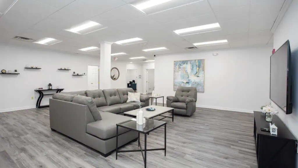 lounge at rolling hills recovery center alcohol rehab in new jersey