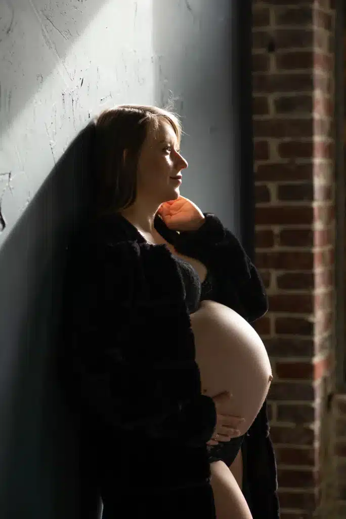 portrait of a pregnant girl near the window 2023 11 27 05 32 11 utc