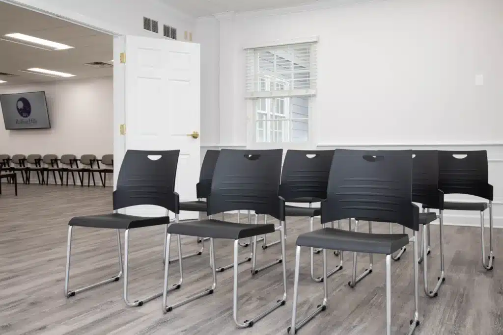 Room with chairs at the na meeting room at rolling hills